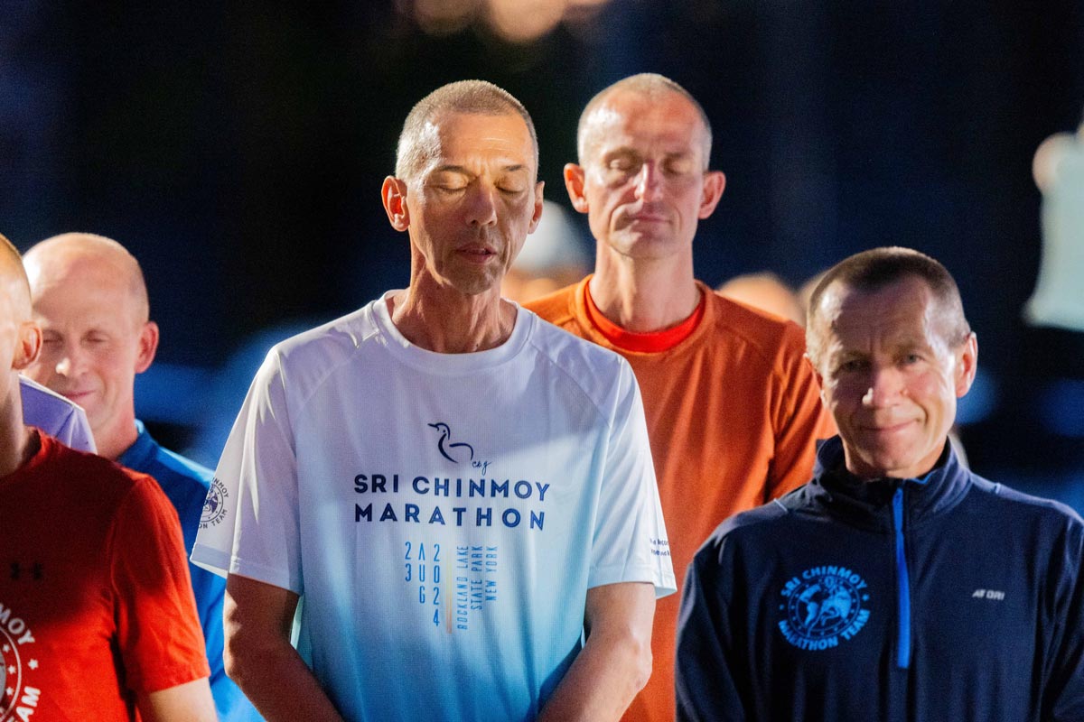 Runners meditate just before the start