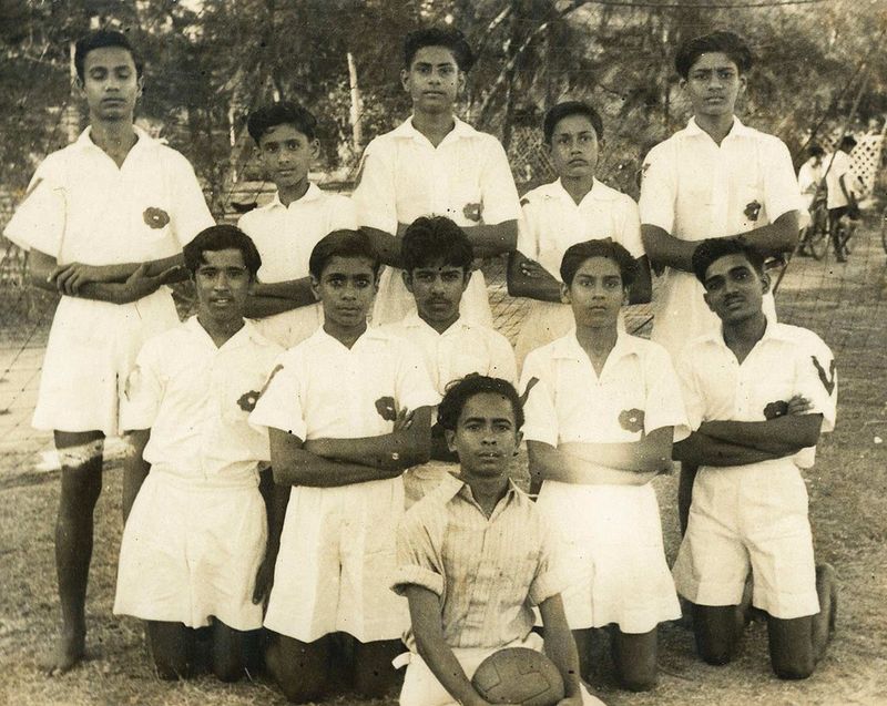 Guru Ashram soccer team.jpg